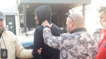 El abusador, de 42 años, fue detenido después de que atacara a una mujer de 34 años, a quien introdujo a la fuerza en su auto.  