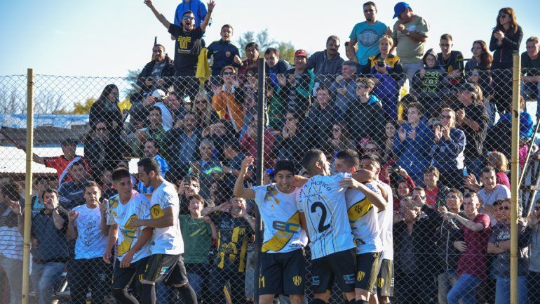 Pacífico venció a J.J. Moreno de Madryn y se acerca al sueño de ascenso