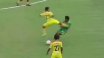 la brutal patada en el pecho por la que un jugador en indonesia fue sancionado de por vida la brutal patada en el pecho por la que un jugador en indonesia fue sancionado de por vida