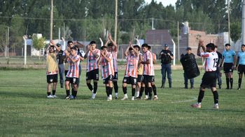 El Consejo Federal le dio por ganado el partido a San Patricio del Chañar por sobre Alianza, tras la polémica en la última fecha. El Consejo Federal le dio por ganado el partido a San Patricio del Chañar por sobre Alianza, tras la polémica en la última fecha.