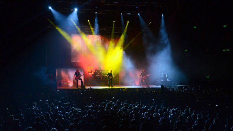 El Ruca Che se llenó de metal en una noche que quedará guardada en la historia del rock en la Patagonia. Hoy se repetirá la fiesta.