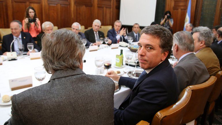 A la carta. El almuerzo entre la cúpula de la UIA y Nicolás Dujovne.
