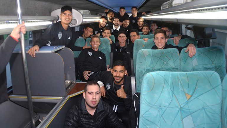 Cipo o Almagro, ¿cuál posa con el cheque del premio?