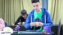 un argentino batio el record guinness de armar el cubo de rubik un argentino batio el record guinness de armar el cubo de rubik