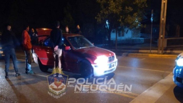 Intentaban abrir autos estacionados y los pescaron los vecinos