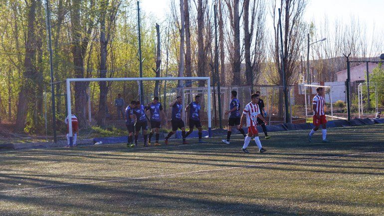 El León goleó al Rojo y sacó más diferencia