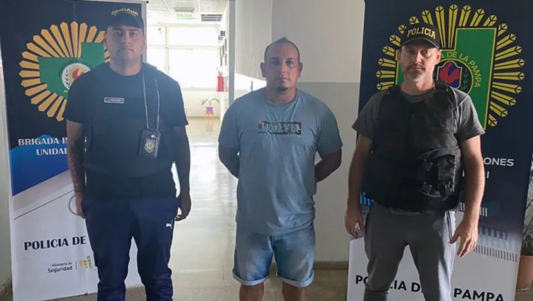 En la investigación trabajaron en conjunto la División Tránsito Neuquén, la División Tránsito Villa Obrera y personal policial de la DBI de La Pampa. En la investigación trabajaron en conjunto la División Tránsito Neuquén, la División Tránsito Villa Obrera y personal policial de la DBI de La Pampa.