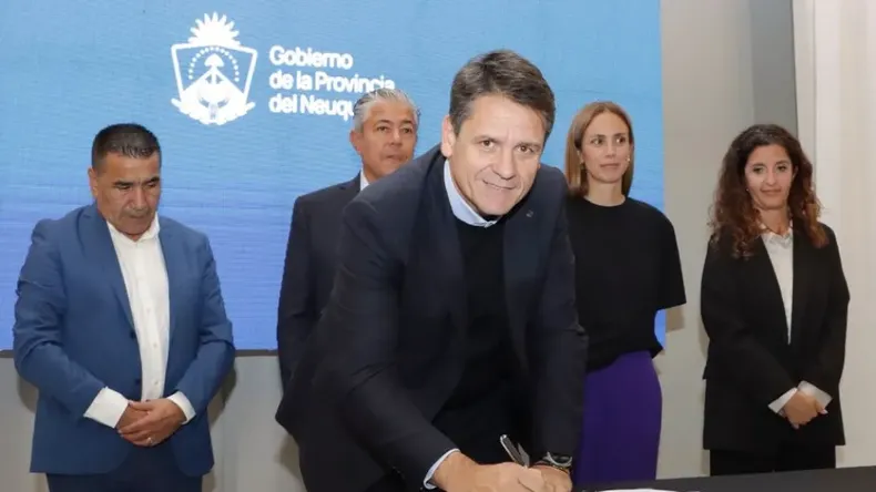 Gaido firmó el acuerdo con la provincia.