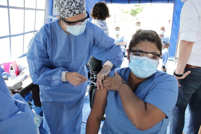 Covid-19: bajaron los casos de trabajadores de la salud