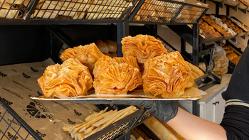 La panadería Tentaciones, una de sus sucursales ubicada en San Martín y Puerto Belgrano con picos de venta esta semana.