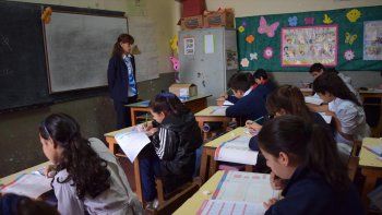Alumnos rindiendo evaluación Plan Aprender