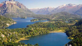 Guardaparques del Nahuel Huapi y personal de la Policía de Neuquén detuvo a los cazadores en plena faena. Guardaparques del Nahuel Huapi y personal de la Policía de Neuquén detuvo a los cazadores en plena faena.