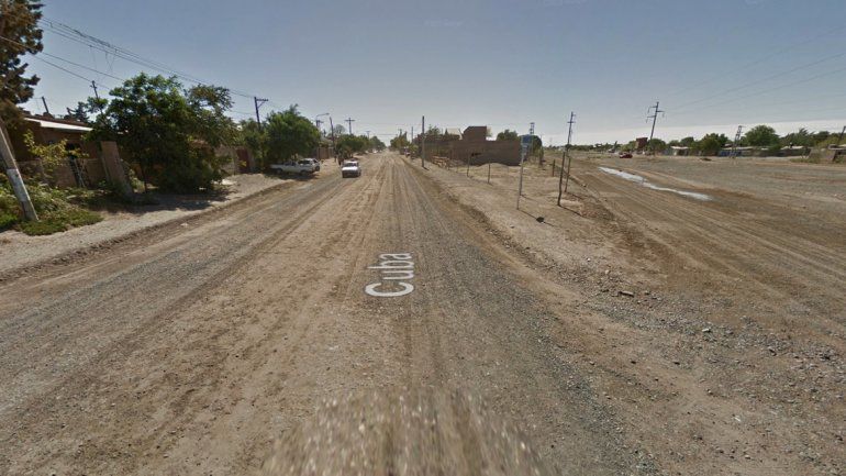 Calles Cuba y Lago Traful en Centenario.