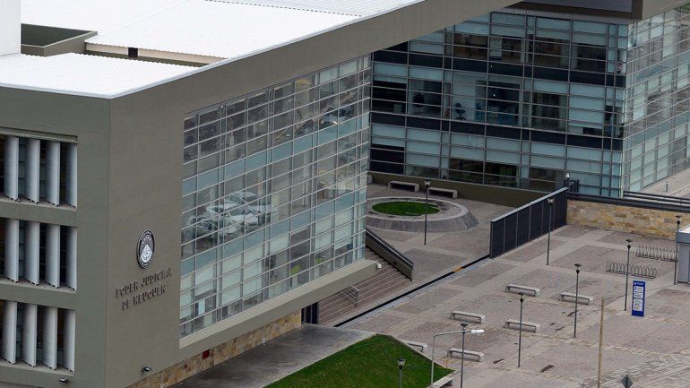 Amenazó con un arma a su vecina y lo acusaron