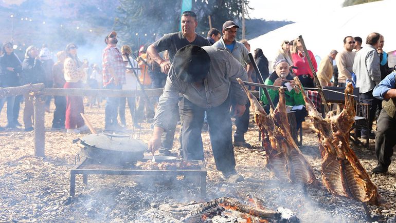 La Fiesta Nacional del Chef Patagónico se vive hasta el domingo en Villa Pehuenia / Fotos 
