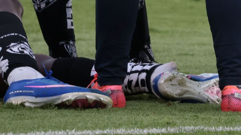 Tras una falta de un defensor argentino, un jugador sufrió una escalofriante lesión: las imágenes