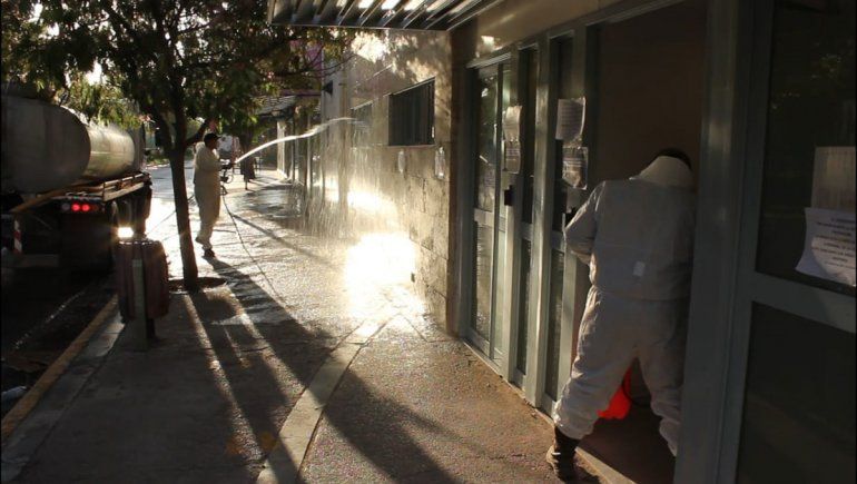 El Chañar desinfectó calles y armó un red solidaria