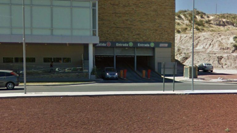 Estacionamiento de un supermercado del Alto neuquino.