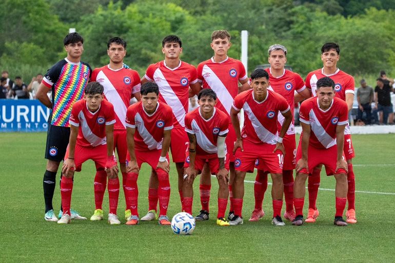 Llega la reserva de Argentinos Juniors para hacer la pretemporada y jugar amistosos en Cipolletti