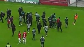 Sin freno: la brutal paliza que le dieron los jugadores a los árbitros en las semifinales de la liga tucumana | LM Neuquen Sin freno: la brutal paliza que le dieron los jugadores a los árbitros en las semifinales de la liga tucumana