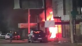 Incendio intencional y alarma en el oeste de Neuquén: quemaron diez cestos de basura.