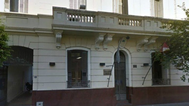 Padres dejaron a cuatro niños atrapados en el auto