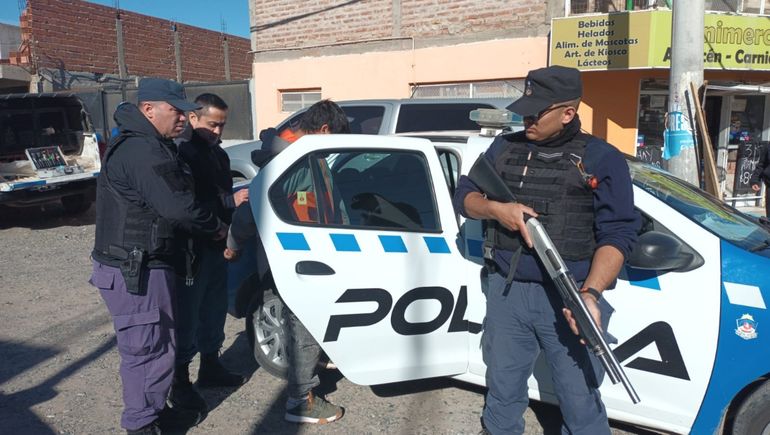 Hacía delivery de droga en el Oeste: andaba armado