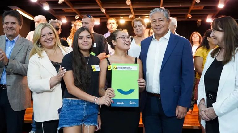 Entrega de escrituras: Figueroa lanzó una fuerte crítica a quienes no pagan sus viviendas