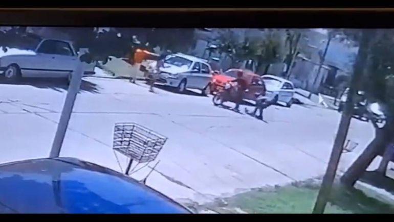 Insólito robo: se le salió la pierna ortopédica cuándo intentaba huir en moto y le dieron una golpiza