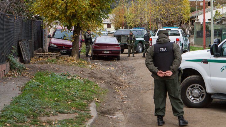 Gendarmería allanó dos casas en San Martín de Los Andes por venta de drogas