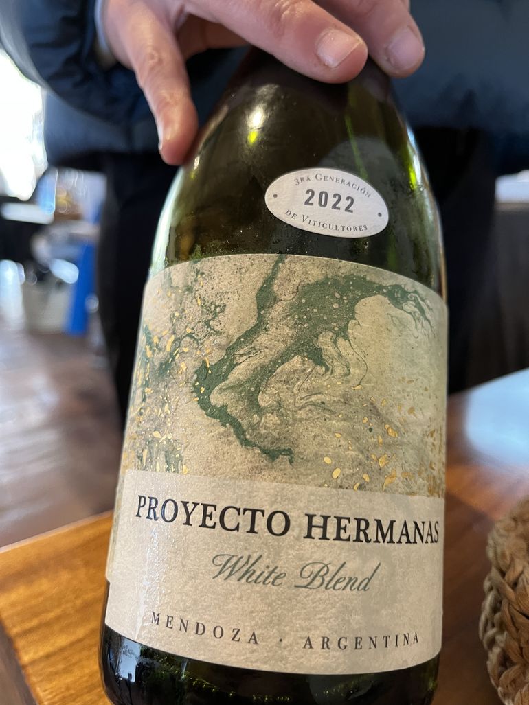 Una de las líneas de bodega Lagarde es Proyecto Hermanas. Vinos trabajados de maravilla. Una de las líneas de bodega Lagarde es Proyecto Hermanas. Vinos trabajados de maravilla.