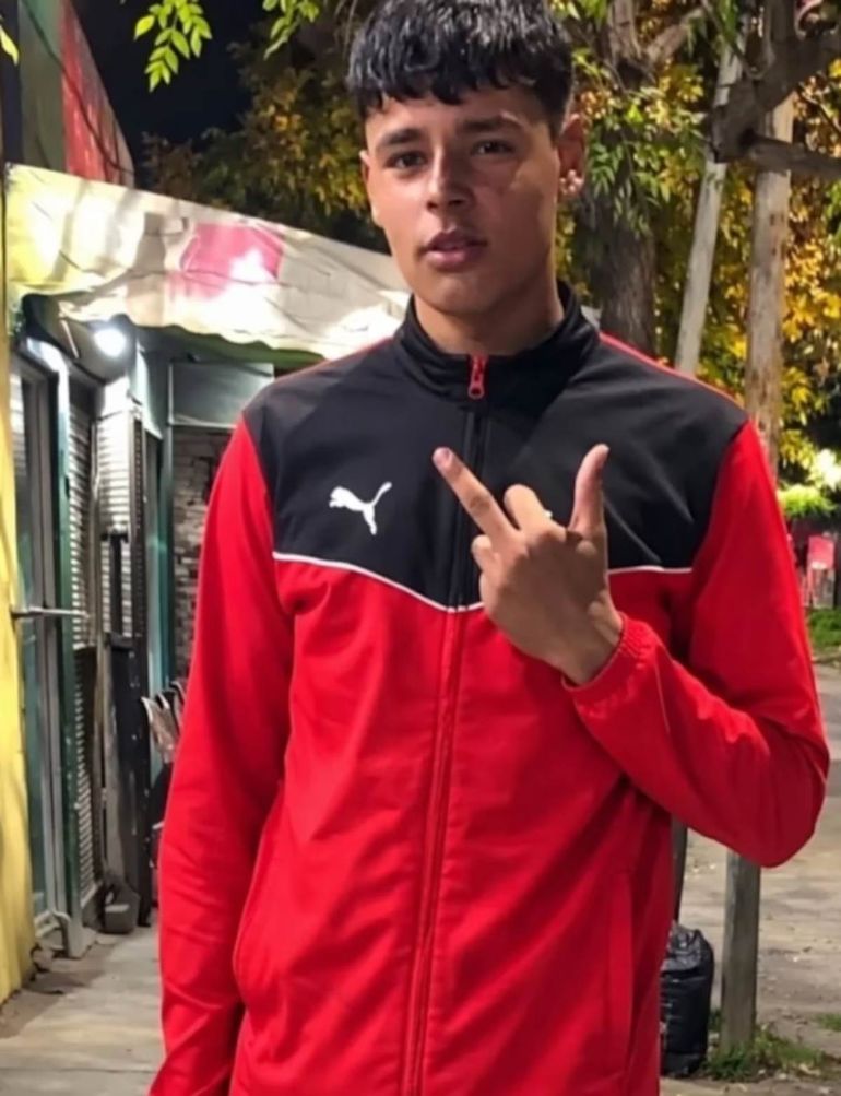 Santiago Agustín González, asesinado en una pelea en Berazategui. Santiago Agustín González, asesinado en una pelea en Berazategui.