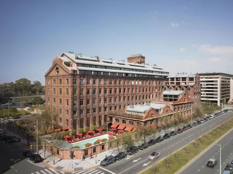 Luis Miguel pidió que se cierre para toda la planta del hotel Faena en la que se aloja, para tener mayor intimidad. Luis Miguel pidió que se cierre para toda la planta del hotel Faena en la que se aloja, para tener mayor intimidad.