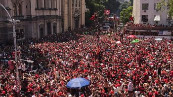 locura durante los festejos de flamengo: heridos, saqueos y la copa libertadores rota locura durante los festejos de flamengo: heridos, saqueos y la copa libertadores rota