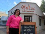 Creó una cafetería en homenaje a su hermano y hoy alegra a pacientes oncológicos con su pastelería