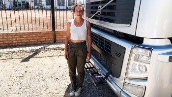 la camionera no se movera hasta que le entreguen su camion la camionera no se movera hasta que le entreguen su camion