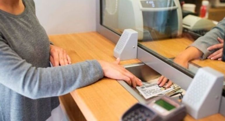 Durante cuatro días, no se podrá realizar ningún tipo de operación que requiera atención presencial en los bancos. Durante cuatro días, no se podrá realizar ningún tipo de operación que requiera atención presencial en los bancos.