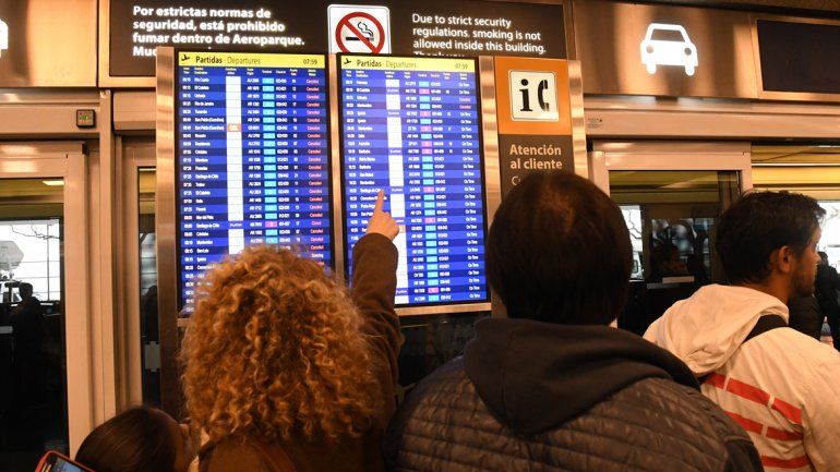 Tras cancelación de los vuelos, se normaliza la situación en los aeropuertos