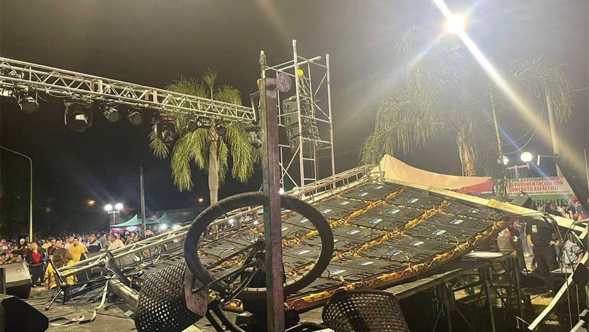 Video: cantante herida por la caída de una pantalla en un show