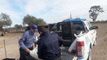 policias solidarios ayudaron a un abuelo de 80 anos policias solidarios ayudaron a un abuelo de 80 anos