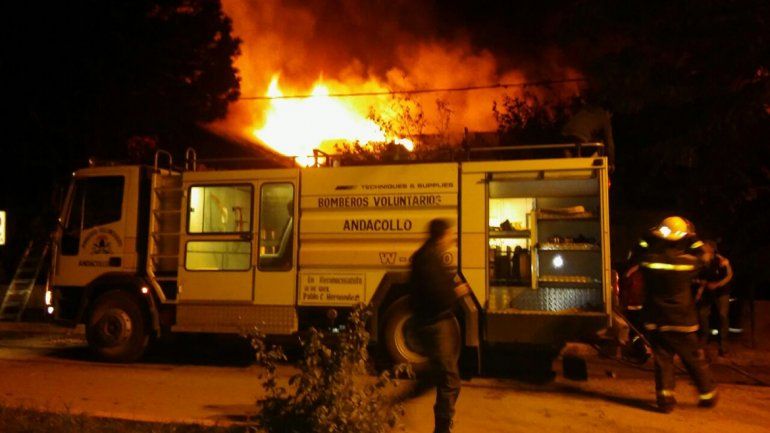 Un incendio destruyó una escuela y creen que fue intencional