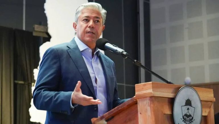 el gobernador hizo anuncios de cambios de Gabiente este domingo.