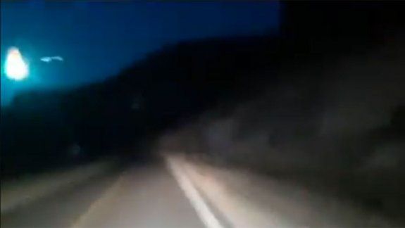 ¿Meteorito?: viajaban por la ruta y una luz los sorprendió en plena noche
