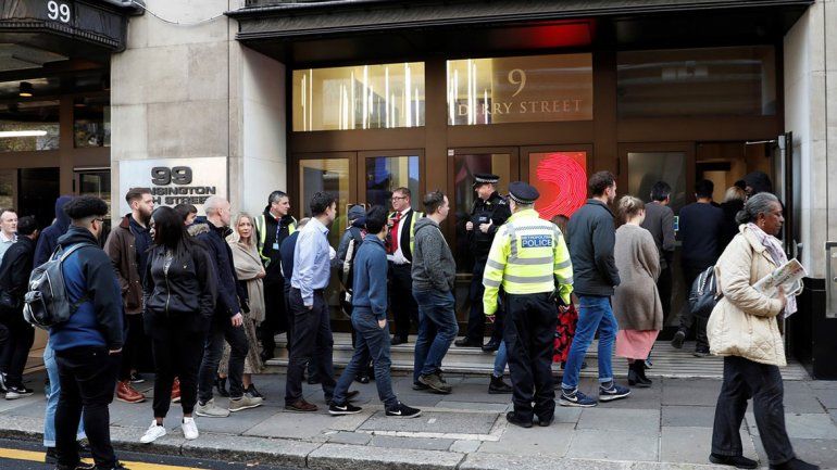 Pánico en Londres por dos cocineros que casi se matan a cuchillazos
