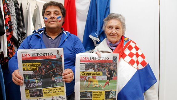 En las tapas de LMN. Ambos posaron con las portadas de deportes dedicadas a la clasificación de sus selecciones.