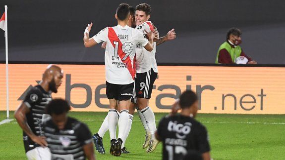 River ganó sin brillar y con una polémica que marcó el partido