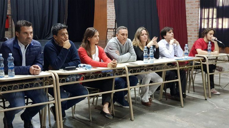El concejal del Frente Neuquino participó del debate escolar.