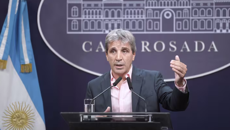 El ministro de Economía de la Nación, Luis 