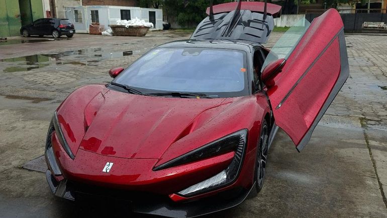 El BYD Yangwang U9 Xtreme en una calle argentina.