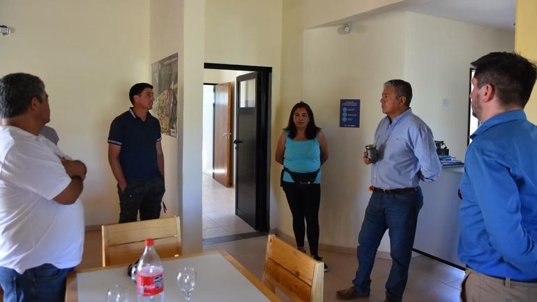 Rolando Figueroa recorrió el parque arqueológico de Colo Michi Có con el intendente de Huinganco. Rolando Figueroa recorrió el parque arqueológico de Colo Michi Có con el intendente de Huinganco.